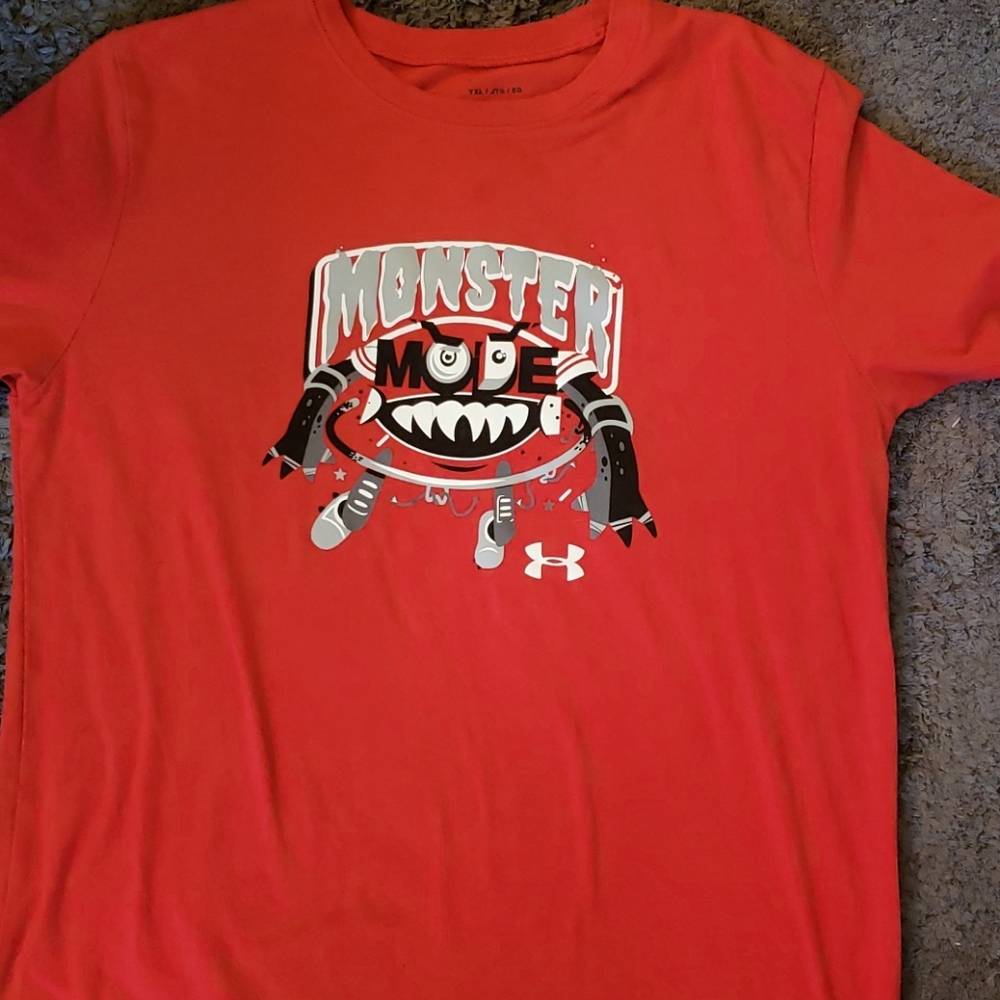 Under Armour t shirt